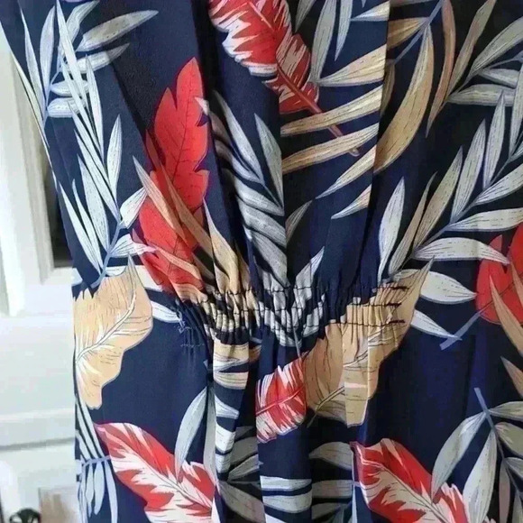 DNA Plus Print Sleeveless V-Necked Blouse - Picture 5 of 7